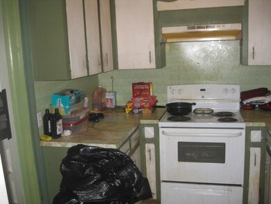 1203 Mecklenburg Ave, Victoria, VA 23974 - photo 3