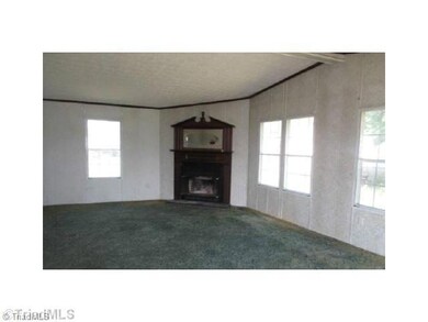 6723 Royal Ridge Rd, Ramseur, NC 27316 - photo 2