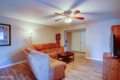 312 N Apache Dr-28