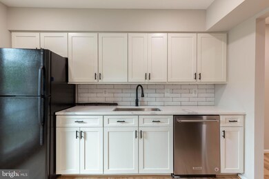 9961 Longford Ct, Vienna, VA 22181 - photo 5