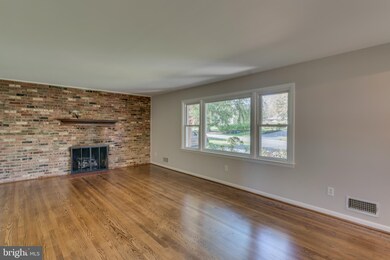 8909 Bridgehaven Ct, Alexandria, VA 22308 - photo 4