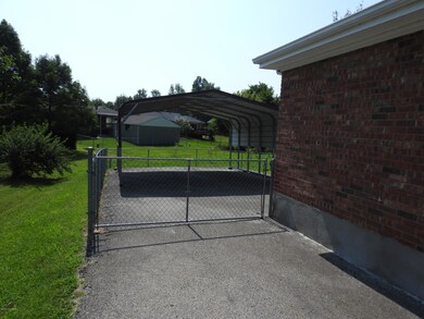 9006 Stockton Ct, Louisville, KY 40291 - photo 4