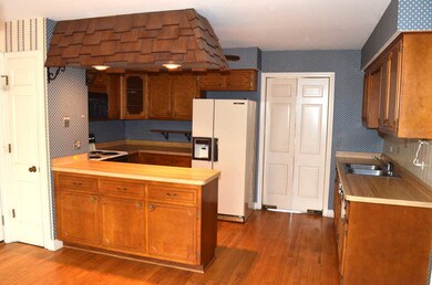 952 Anne Rd, Naperville, IL 60540 - photo 7