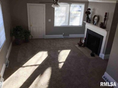808 W Locust St, Davenport, IA 52804 - photo 7