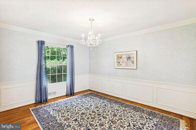 8801 Fox Hills Trail, Potomac, MD 20854 - photo 6