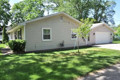 1311 Garden St, Elkhart, IN 46514 - photo 2