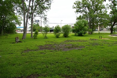 413 Lulac St, Alvin, TX 77511 - photo 4