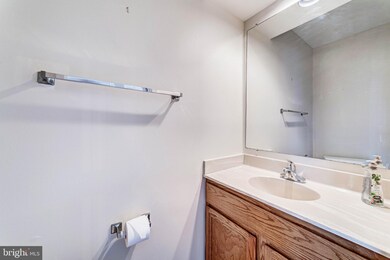 16902 Point Pleasant Ln, Dumfries, VA 22026 - photo 2