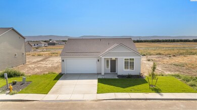 402 Amberly Ave, Grandview, WA 98930 - photo 2