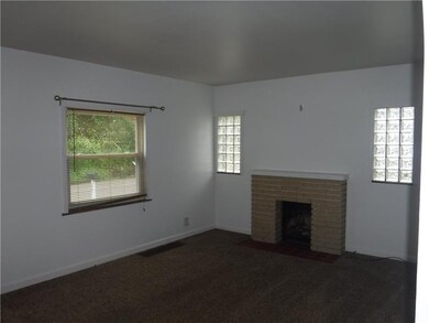 Living room and deco fireplace