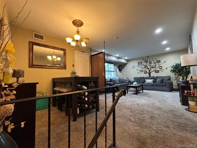 186 Lake Pointe Cir, Middle Island, NY 11953 - photo 6