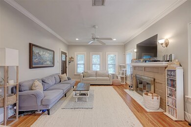 1027 W Gardner St, Houston, TX 77009 - photo 3