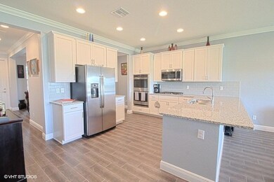 07_19598SplitRailRun_177002_Kitchen_LowR