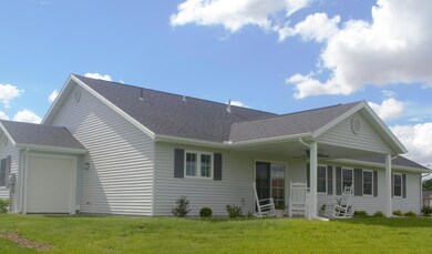 1412 Fairmeadow Dr, Bucyrus, OH 44820 - photo 2