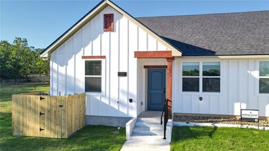 603 N Echols St unit A and B, Caldwell, TX 77836 - photo 2