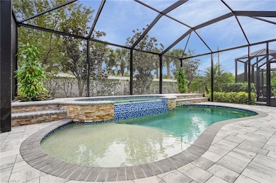 POOL/SPA WITH CASCADE SPILLWAY