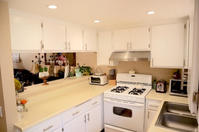 34137 Emily Way, Rancho Mirage, CA 92270 - photo 2