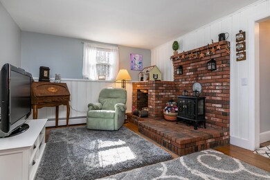 35 Skillin Rd Cumberland ME-large-014-00