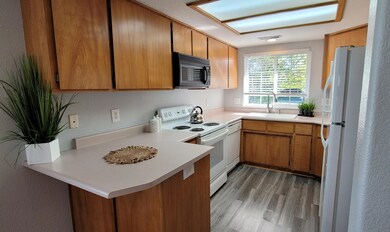 942 Glengrove Ave, Central Point, OR 97502 - photo 6