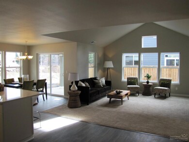 20775 SE Hollis Ln, Bend, OR 97702 - photo 6