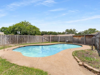 1824 Arundel Dr, Carrollton, TX 75007 - photo 2