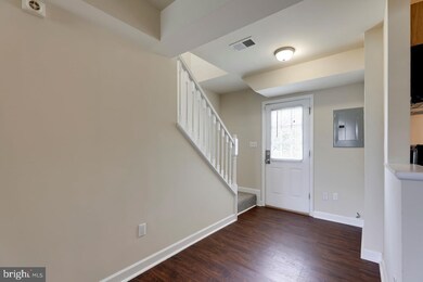 2612 Kent Village Dr, Hyattsville, MD 20785 - photo 3