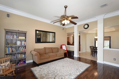 4_Living Room
