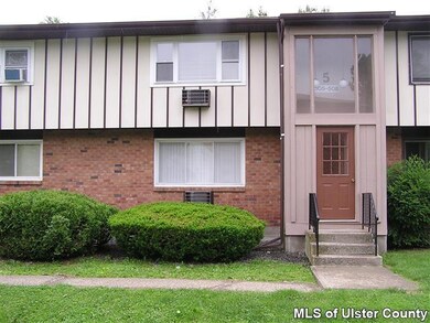 505 Parr Cir, Newburgh, NY 12550 - photo 2