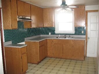 unlisted-address, Waukegan, IL 60085 - photo 5