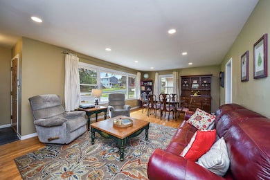 131 N Pierce Ave, Wheaton, IL 60187 - photo 2