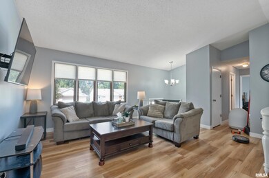 3313 Covington Dr, Davenport, IA 52806 - photo 4