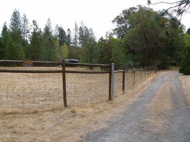 9584 W Evans Creek Rd, Rogue River, OR 97537 - photo 2