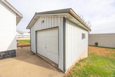 2916 Brosmer St, Jasper, IN 47546 - photo 4