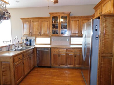 2013 Prairie Grass Dr, Raymore, MO 64083 - photo 4