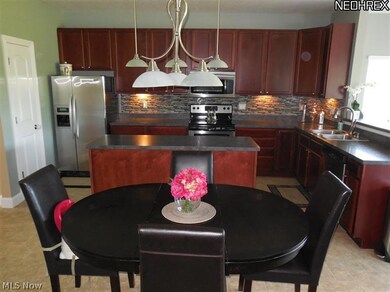 882 Queens Gate Way, Wadsworth, OH 44281 - photo 5