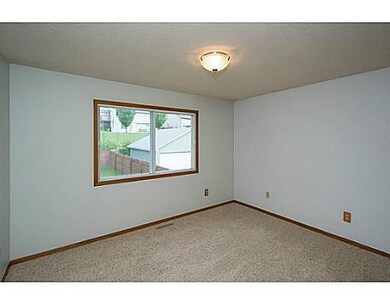 2434 SE 19th St, Des Moines, IA 50320 - photo 7