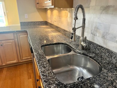 558 E Merrimack St unit 50, Lowell, MA 01852 - photo 4