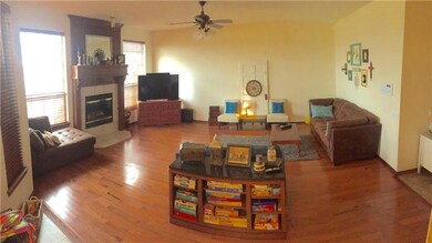 10200 Southern Creek Dr, Oklahoma City, OK 73165 - photo 2