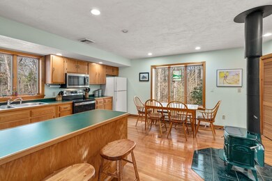 189 Spring St, Hopkinton, MA 01748 - photo 4