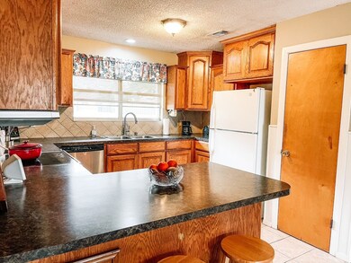 153 Redriver, Bay City, TX 77414 - photo 2