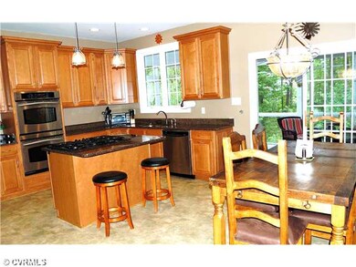 Kitchen - Easy access to the large, welcoming scre