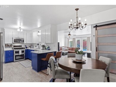 754 E 18th St, the Dalles, OR 97058 - photo 4