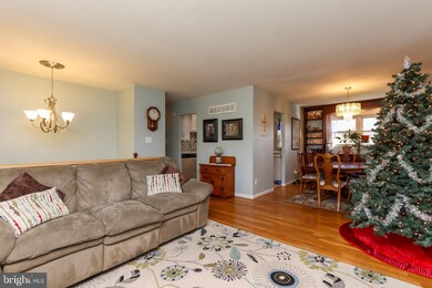 5909 Forest Ct, Sykesville, MD 21784 - photo 7