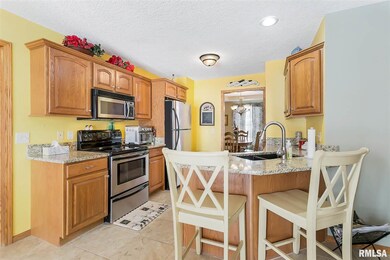 5335 Appleton Dr, Davenport, IA 52804 - photo 3