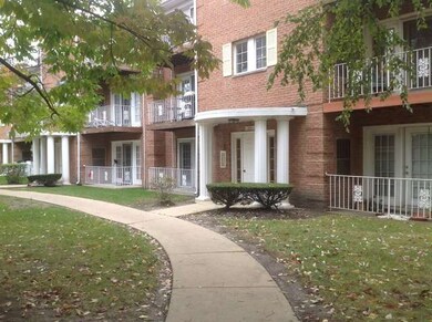 601 Quincy Bridge Ln unit 201, Glenview, IL 60025 - photo 2