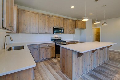 663 NW Rimrock Dr, Redmond, OR 97756 - photo 5