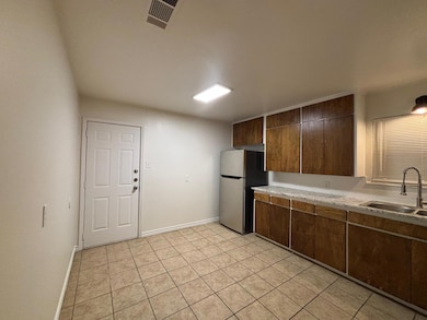 1804 W Avenue H unit D, Temple, TX 76504 - photo 3