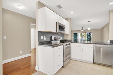 100 Pelican Pointe Dr unit 2020, Delray Beach, FL 33483 - photo 3