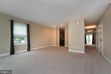 722 Sandalwood Ln, Norristown, PA 19403 - photo 4