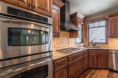 S/S appliances, double oven, gas range